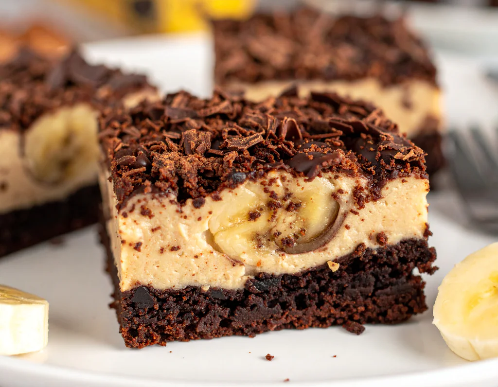 Obrázek receptu na banánové brownies řezy s fazolemi.