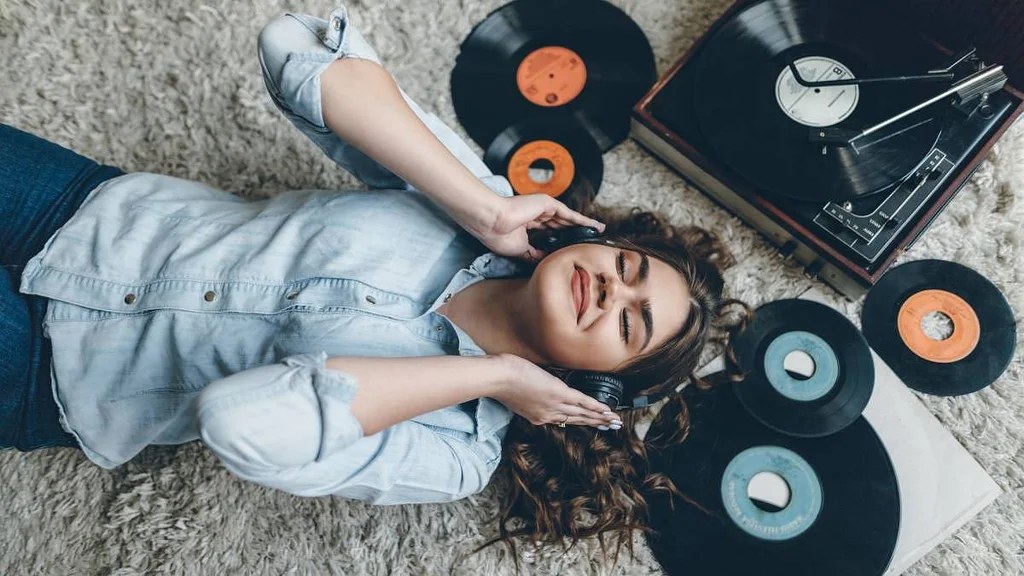 Gramofonový comeback: Ať žije éra, kdy se hudba neukládala, ale otáčela