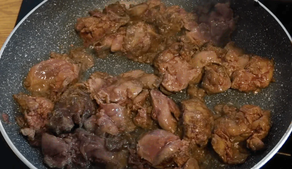 átra orestujeme na rozpáleném oleji.