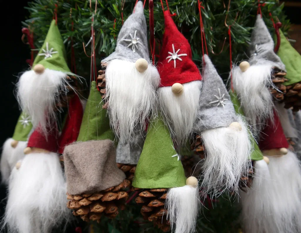 vánoční skřítci ze šišek