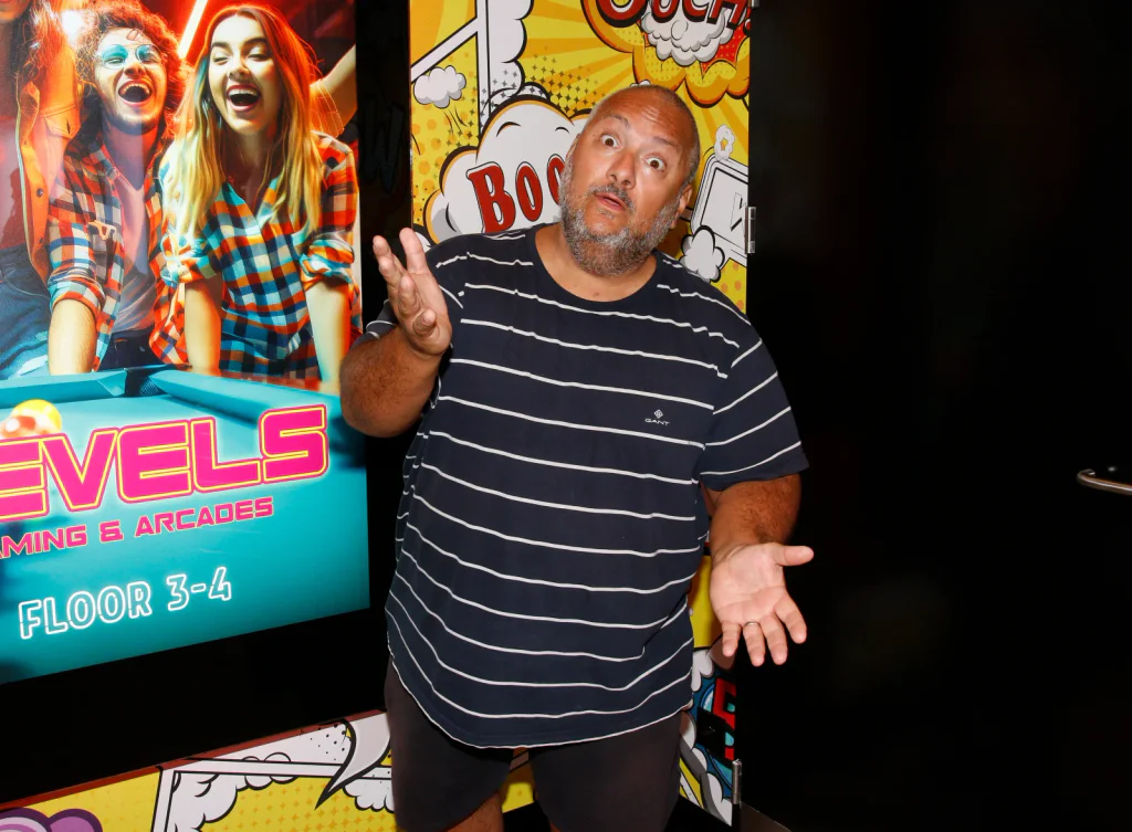 Nemocnice jako studio: Patrik Hezucký perlil vtípky o Leošovi i sestřičkách a přidal i drsnou hlášku o rakvích.