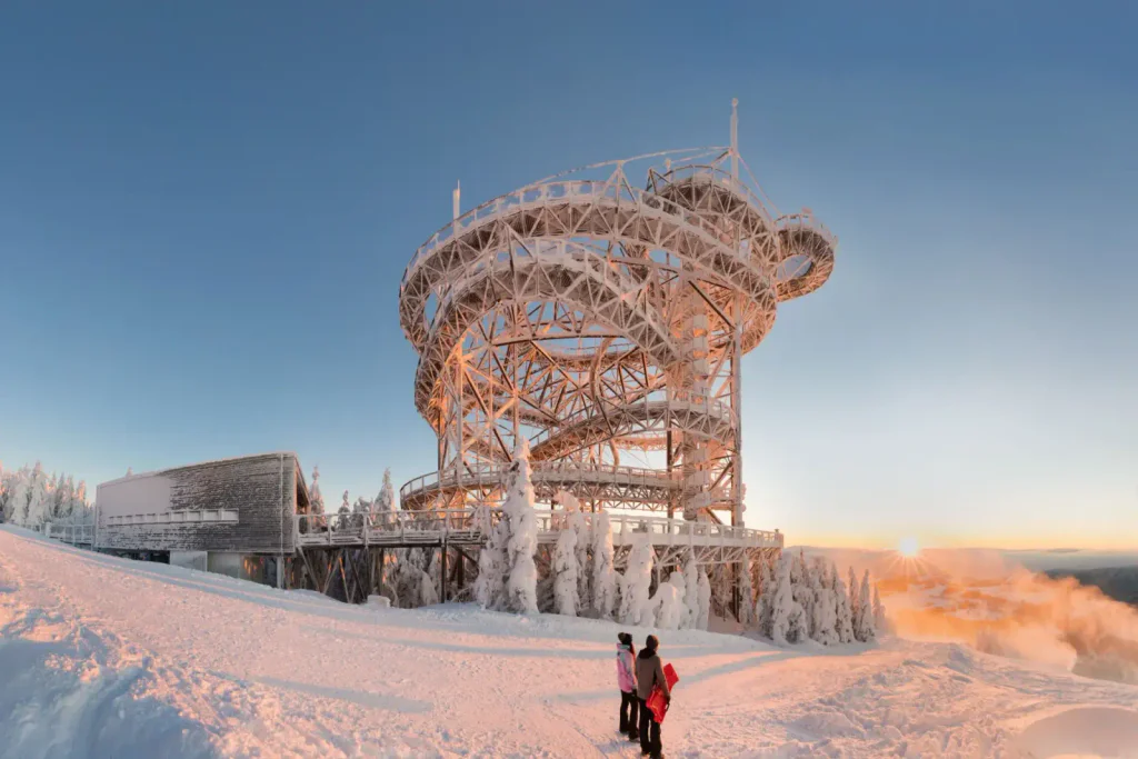 Kralický Sněžník a stezka v oblacích. 