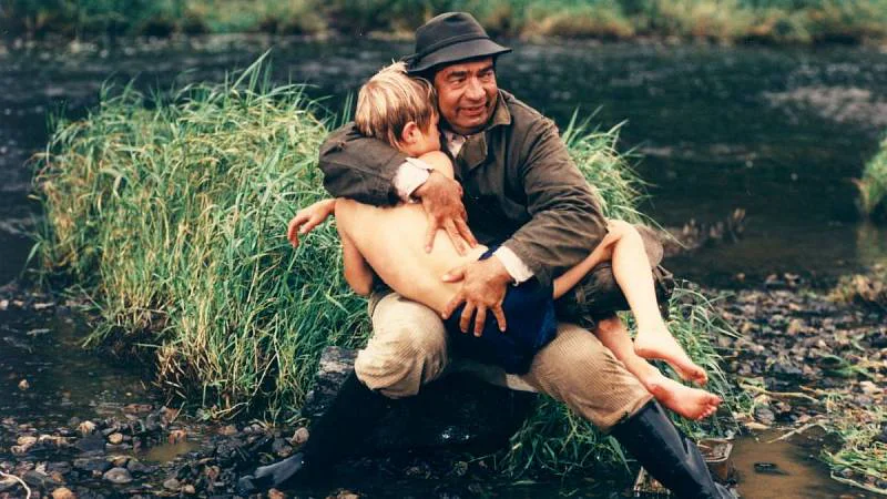 Zlatí úhoři: Jak dnes žije dětská hvězda Martin Mikuláš, který si zahrál nejmladšího synka Vladimíra Menšíka