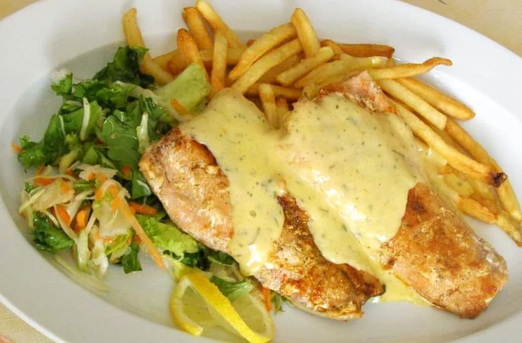 Obrázek receptu na pstruha s holandskou omáčkou.