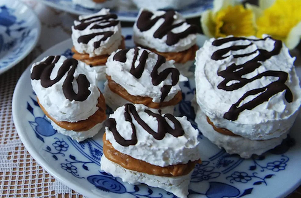 Recept na Karamelové laskonky s bohatým krémem