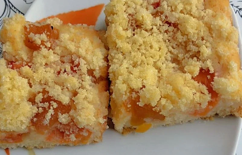 Obrázek k receptu na meruňkový koláč s drobenkou