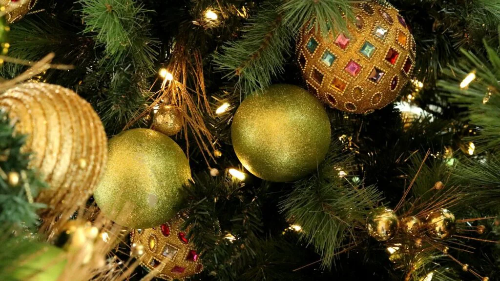 Zlaté koule jako symbol bohatství a prosperity