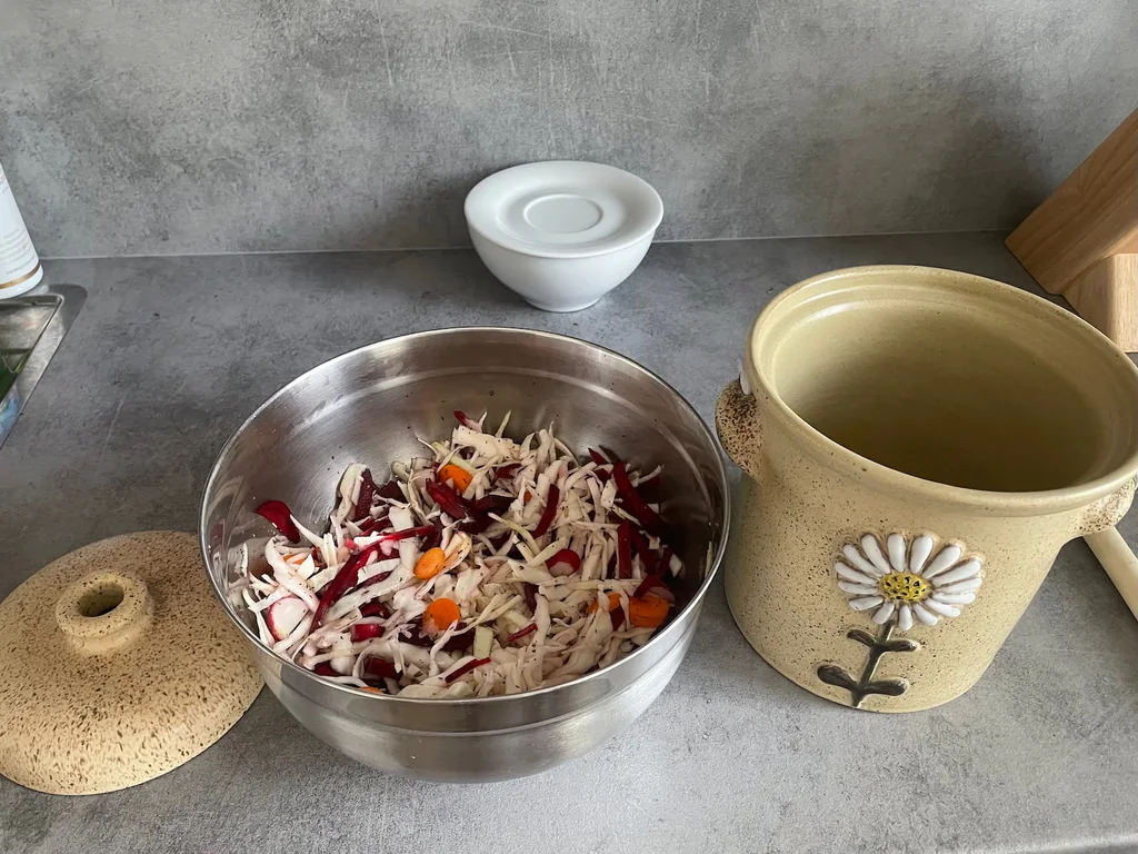 Nakrájená zelenina připravená k fermentaci