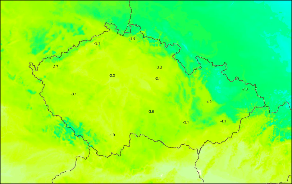 Zatímco v pondělí ráno minimální teplota v Praze klesne na -2 °C, v Ostravě to bude až na -7 °C (zdroj: ALADIN/Meteocentrum)