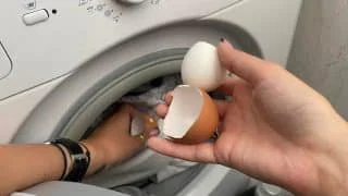 Vaječné skořápky odvedou v pračce důležitou práci. Stačí je tam před zapnutím vhodit a pak už se jen těšit z výsledků