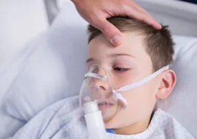 Nemocný chlapec v nemocnici