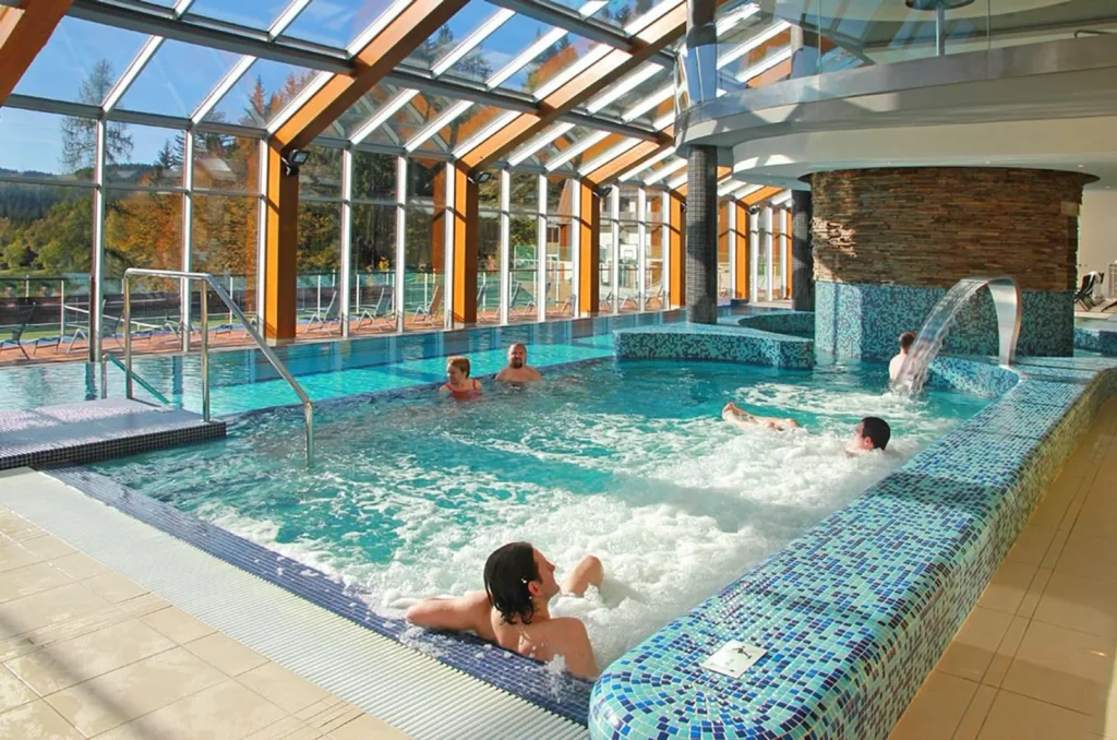 Tyto lázně Češi tají: Uprostřed lesů se skrývá místo, které předčí i Karlovy Vary.