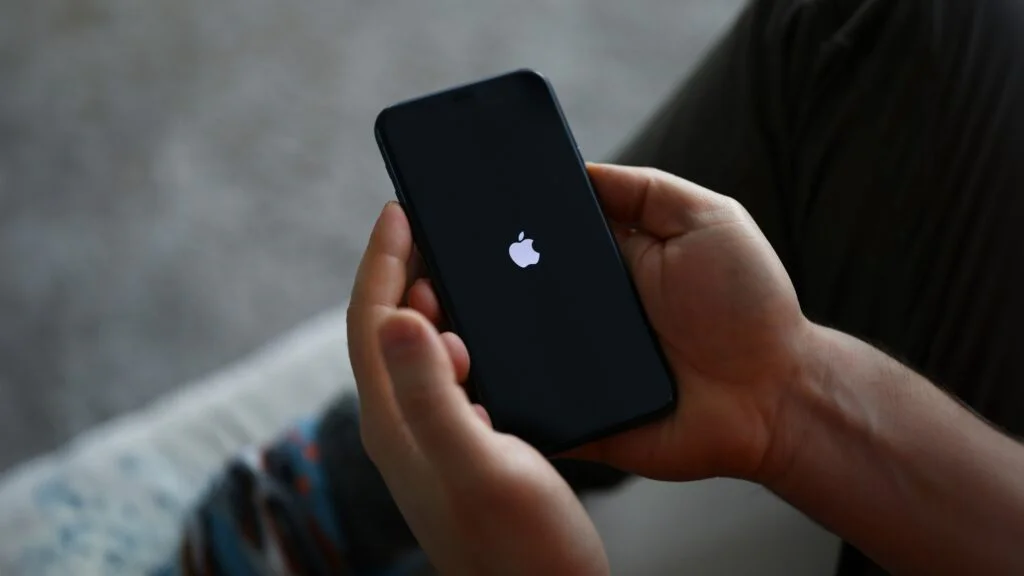 Když Apple testuje potají: YouTuber omylem získal tajný iPhone