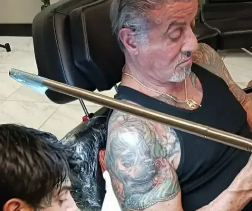 Z úpravy tetování Sylvestra Stalona byl poprask a málem i rozvod. 