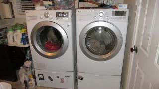 Rozbitá pračka může být pro rozpočet domácnosti problém. Pravidelné čistění může její životnost prodloužit