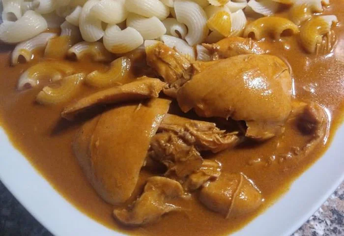 Obrázek receptu na trhané kuře na paprice.