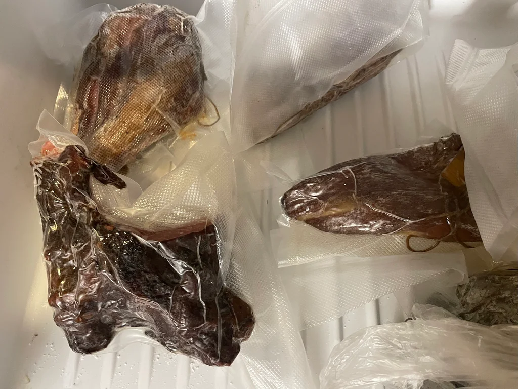 Zavakuované uzené maso v lednici