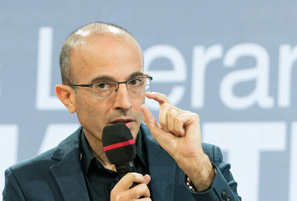 Konec iluze kontroly. Filozof tvrdí, že AI se stává cizí inteligencí