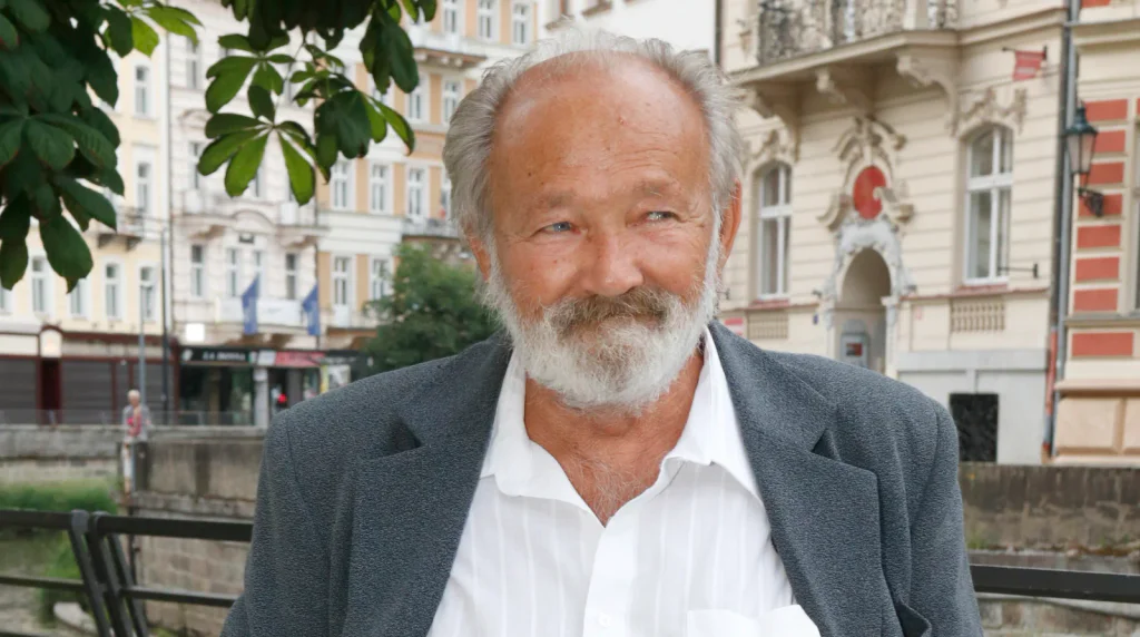 Z Ulice známe jeho úsměv, realita byla jiná. Rakovina zasáhla dva orgány a herec přežil jen těsně.