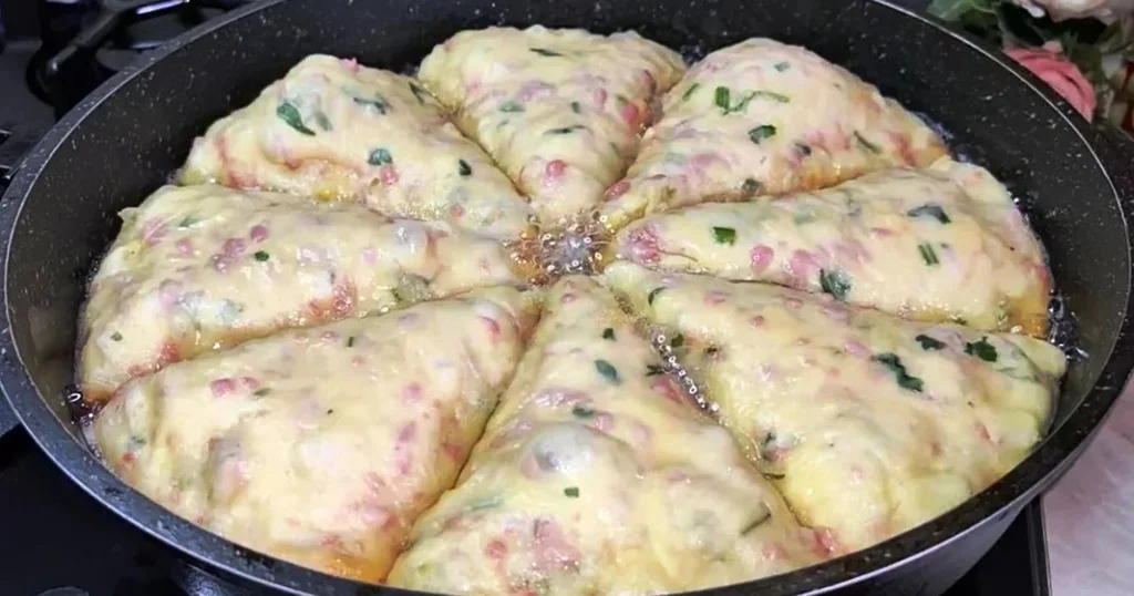 Obrázek k receptu: Báječný slaný koláč na spotřebování zbytků z lednice: Stačí kefír, vejce a pár drobností!