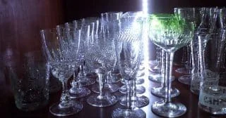 Slavnostní křišťálové nádobí po babičce do myčky nesmí. Lesk mu navrátí obyčejný ocet a citronová šťáva