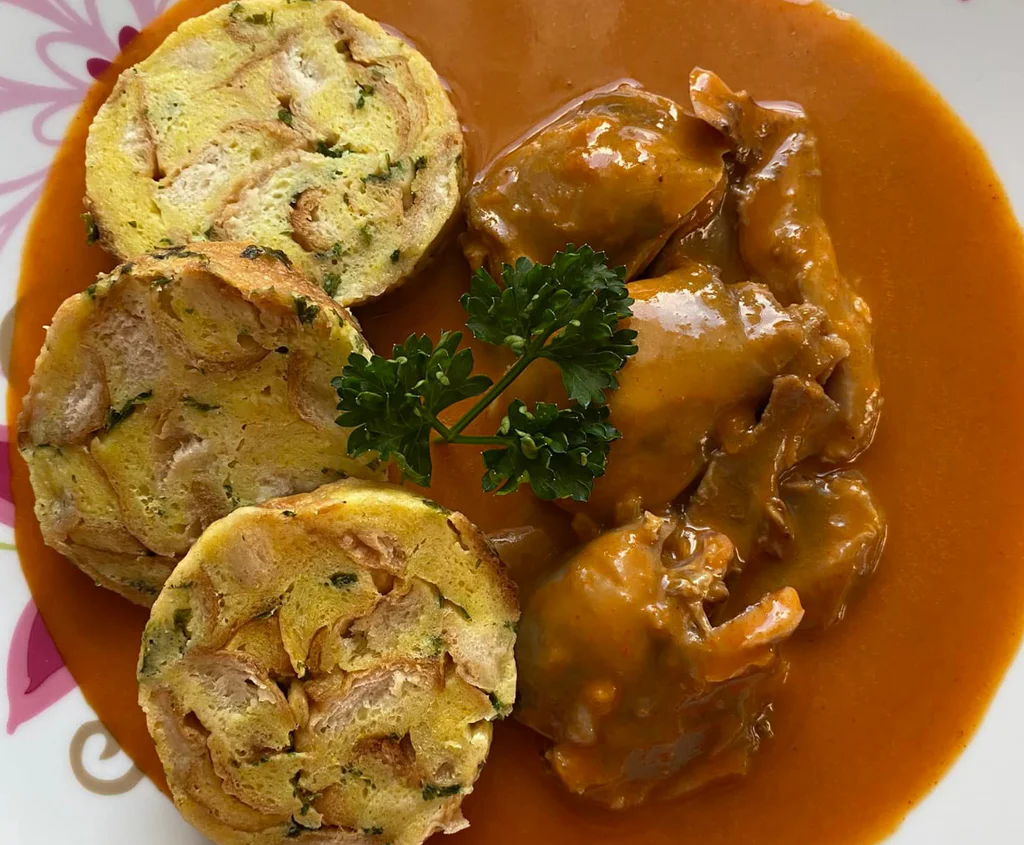 Obrázek k receptu na slepici na paprice s karlovarským knedlíkem