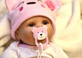 Realistická panenka miminko