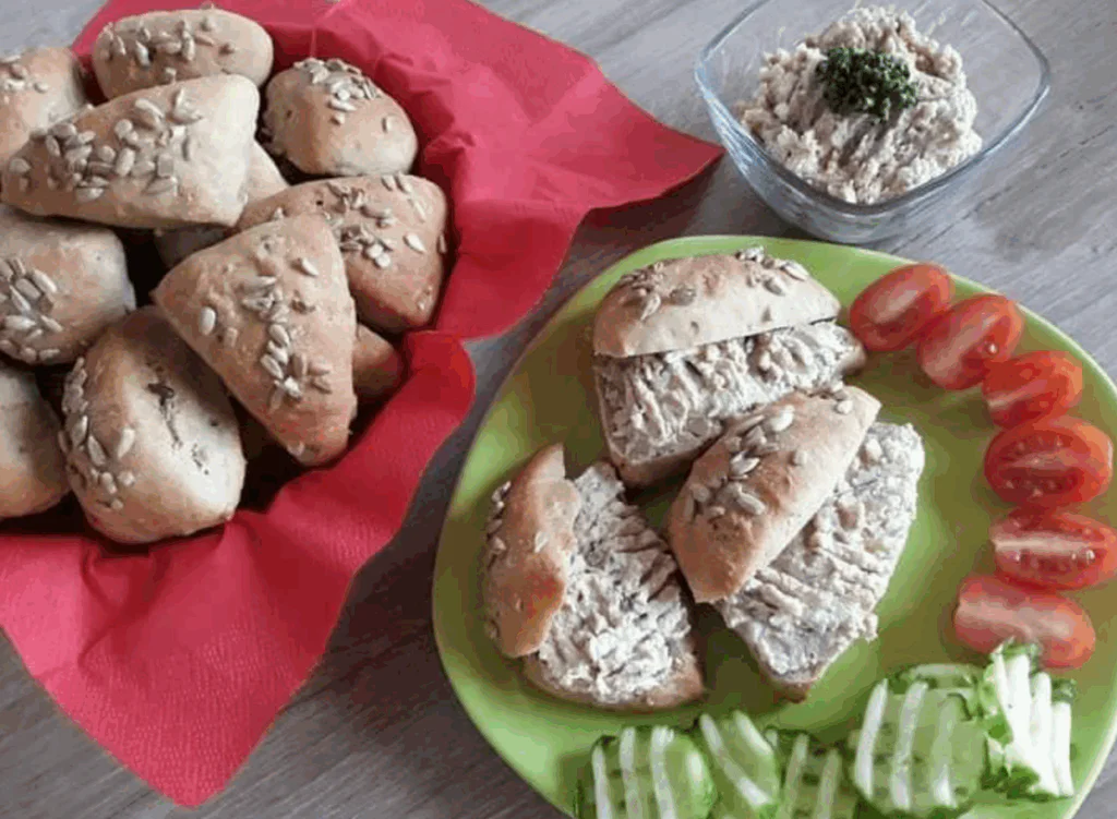 Obrázek k receptu na kanapky s pomazánkou z uzené makrely