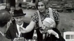 Fotografie z komedie Na samotě u lesa