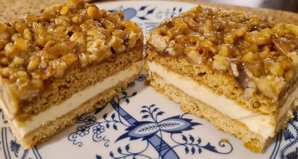 Obrázek k receptu na medovo-ořechové řezy