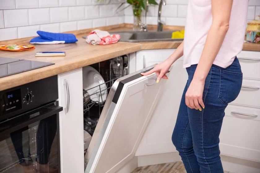 mytí nádobí v pračce