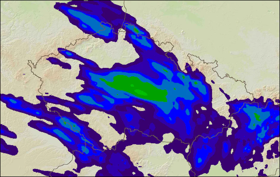 Obr. 1: Srážková činnost v dopoledních hodinách, nejsilnější srážky čekáme právě ve středních Čechách. Zdroj: Aladin/Meteocentrum