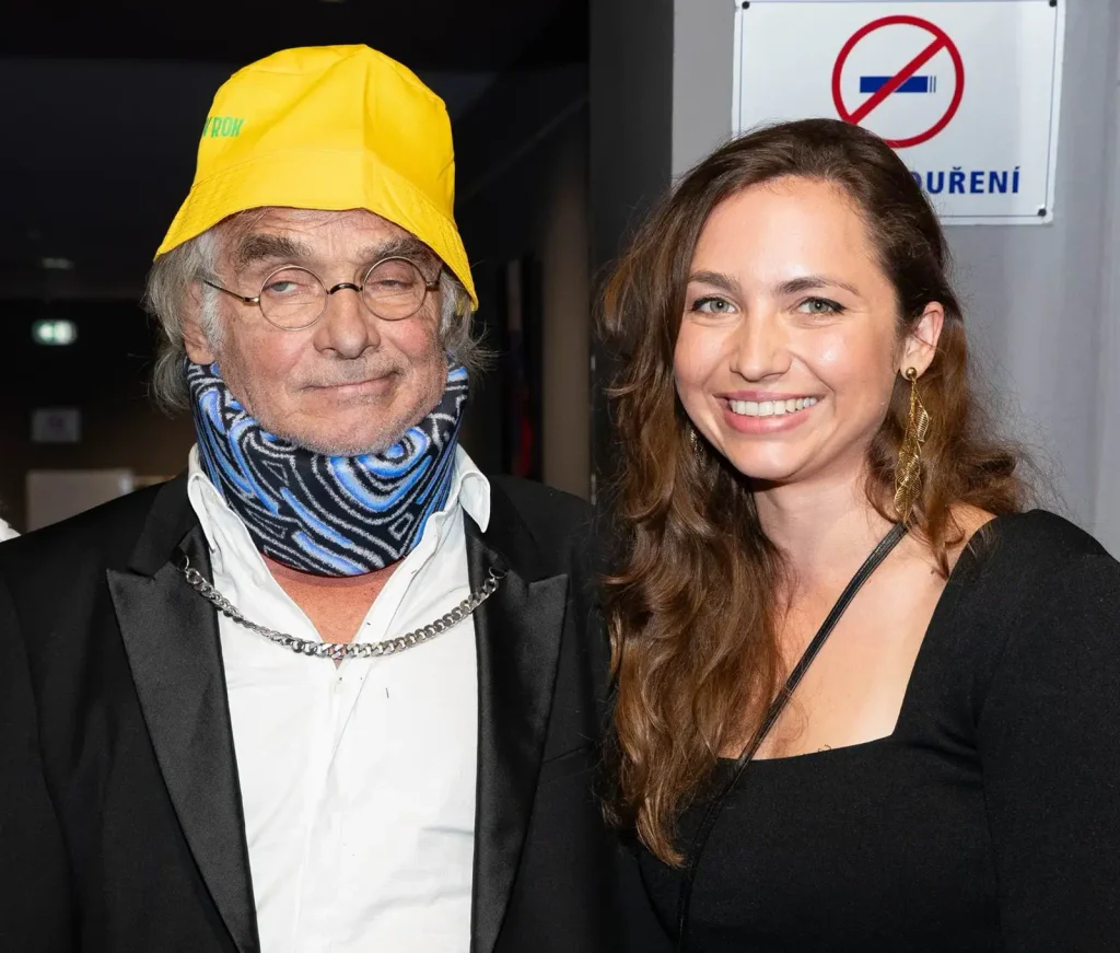 Lidé nevěřili, že je to ona. Dcera Oldřicha Kaisera se po letech ukázala a ohromila elegancí.