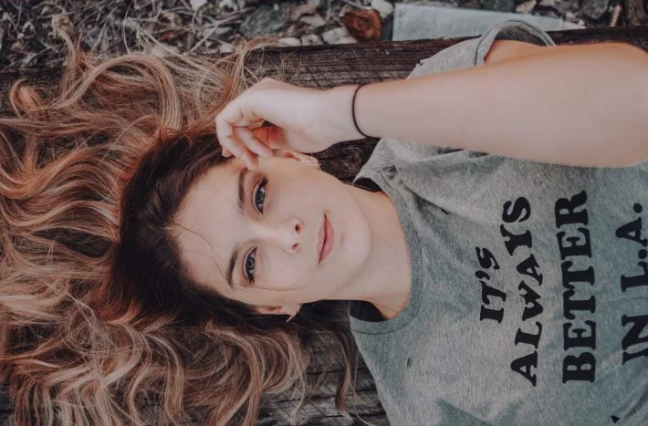 Zatočte s podzimní únavou. Pomůže vám zácpa na cestách, vláknina, hydratace, pohyb, projímadla