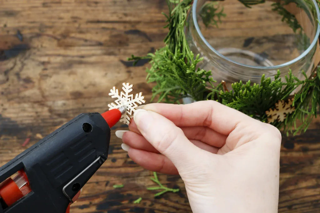 Tavná pistole a šikovné ruce dokážou téměř umělecké dílo.