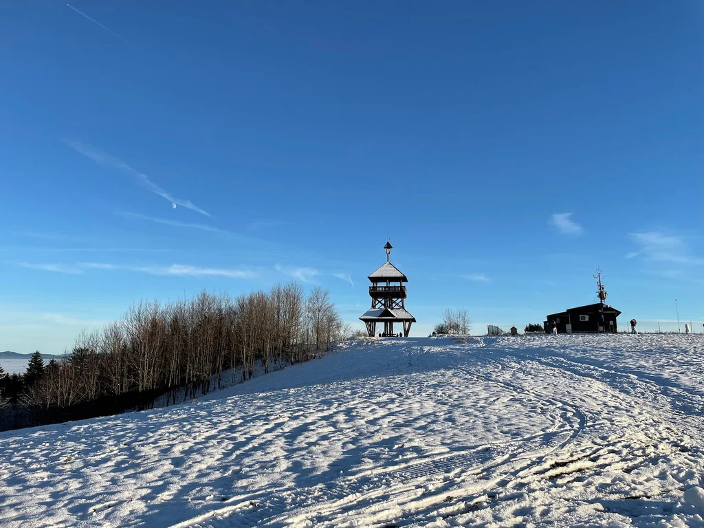 Rozhledna a meteorologická stanice Maruška