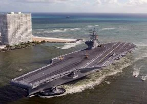 USS Ronald Reagan v přístavu v San Diegu