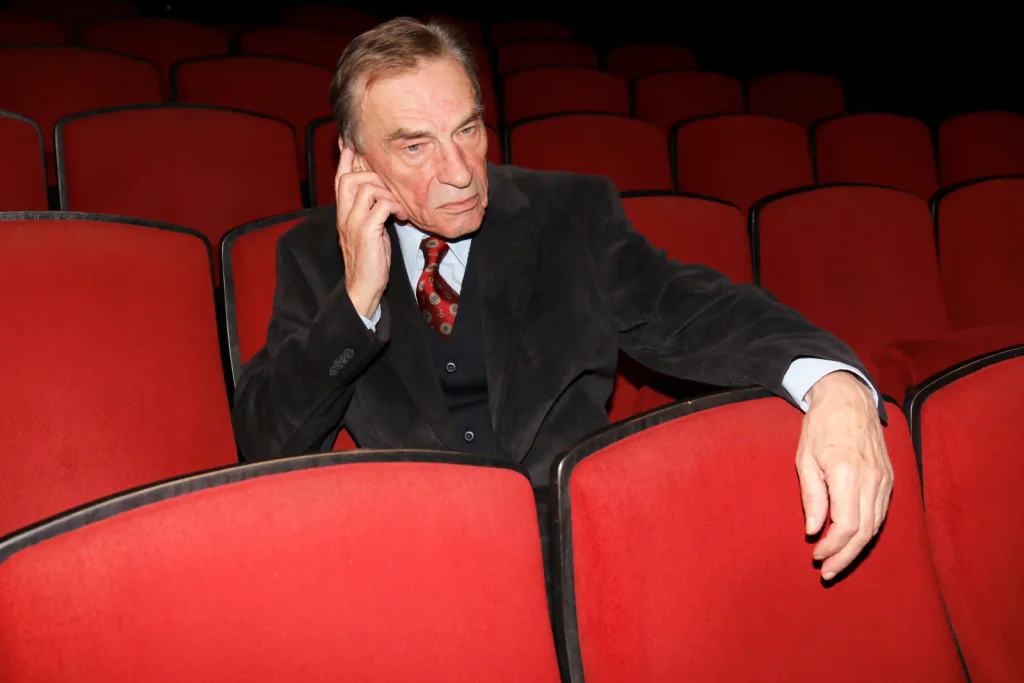 František Němec žije stranou ruchu Prahy. Útočiště našel i na své chalupě v severních Čechách.