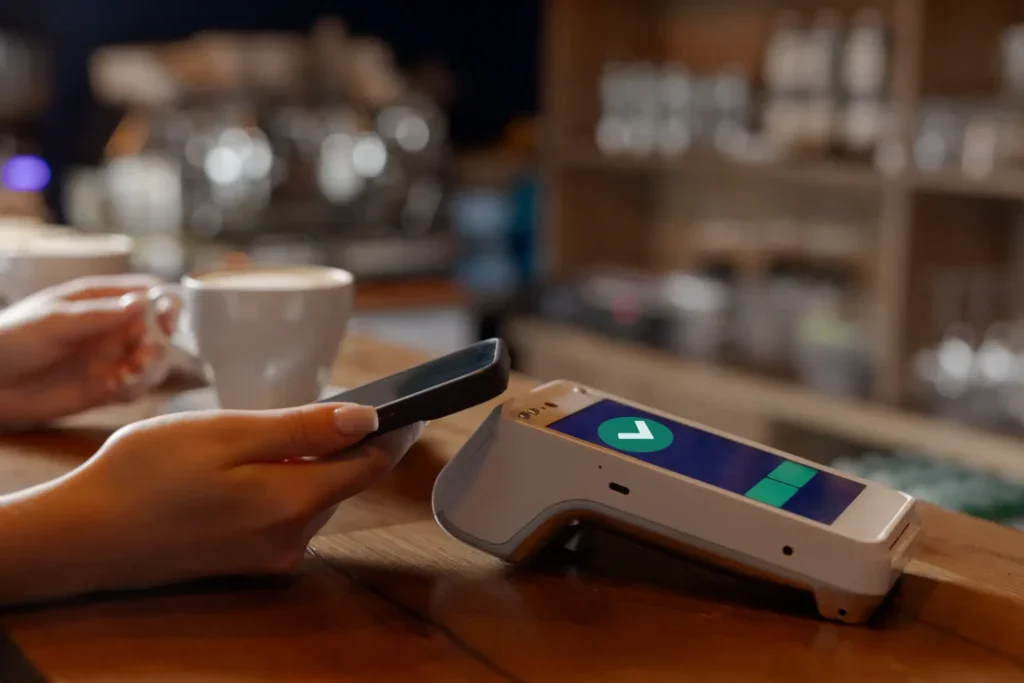 Platby mobilem tu budou ještě dlouho