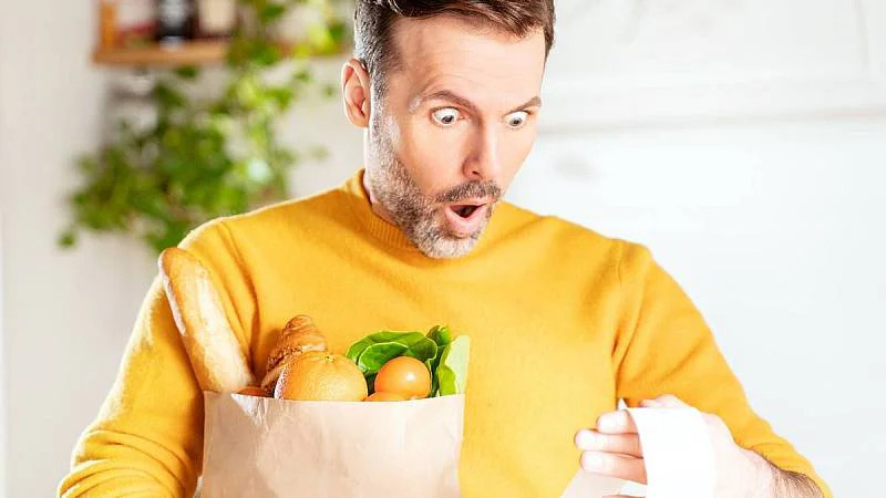 V obchodech si připlatíme. Ceny vajec, masa i ovoce rostou do nebes