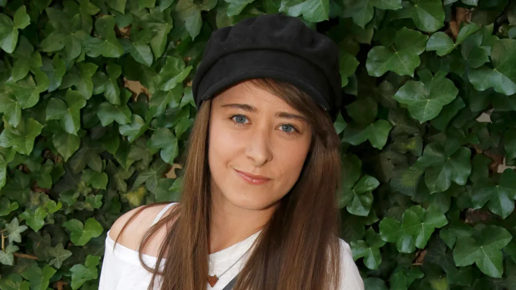 Hraje v seriálech, které sleduje půlka Česka. Přitom je to dcera Martina Stropnického a nikdo si toho nevšiml.