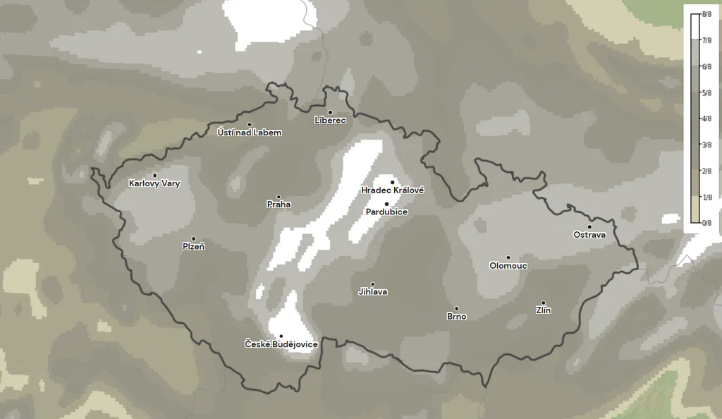 Obr. 2: Množství oblačnosti během úterního rána v Česku. Zdroj: Aladin/Meteocentrum