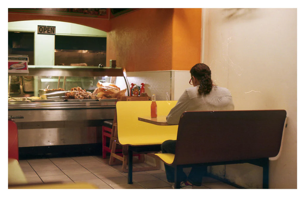 V restauraci jsem si sedla sama ke stolu. To, co se stalo potom, bych nevymyslela