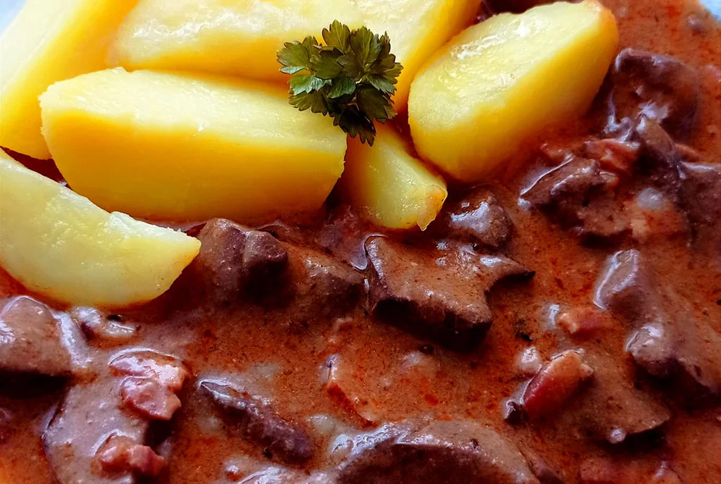 Obrázek k receptu na dušená krůtí játra se slaninou