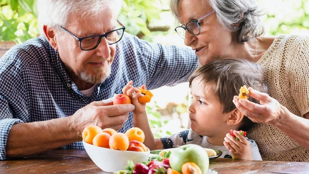 Jste-li 65+, potřebujete nutně doplnit toto do jídelníčku