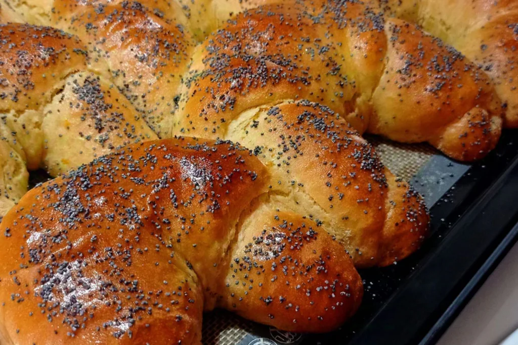 Obrázek receptu na Ranní makovou radost: Domácí snídaňové makovky neboli loupáky