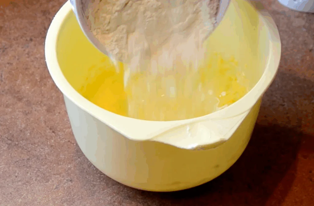 Obrázek k receptu na trhanec s jablky a ořechy