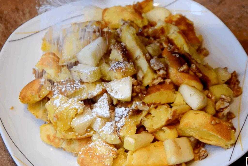 Obrázek k receptu na trhanec s jablky a ořechy