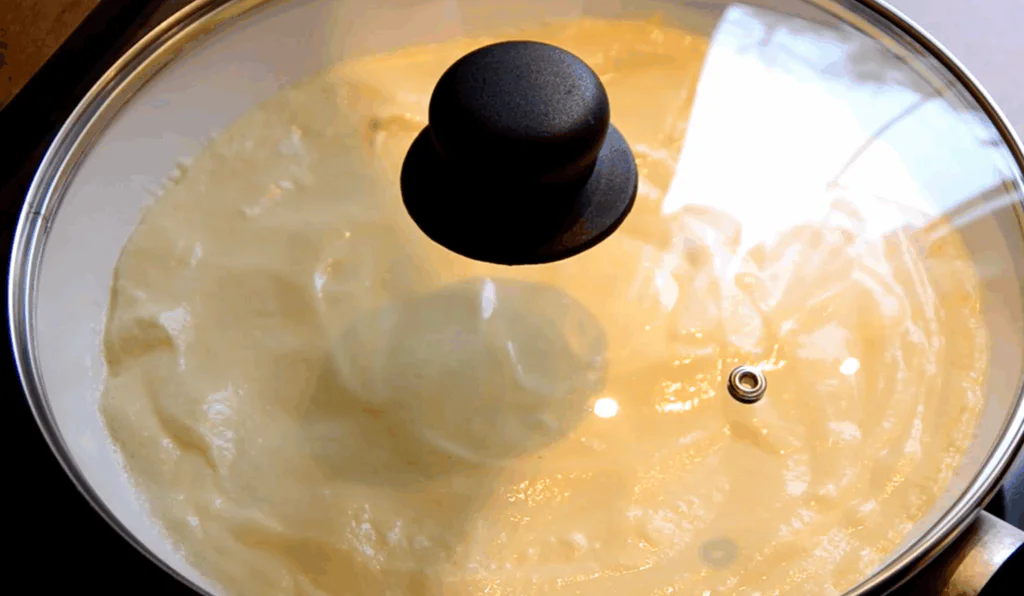 Obrázek k receptu na trhanec s jablky a ořechy